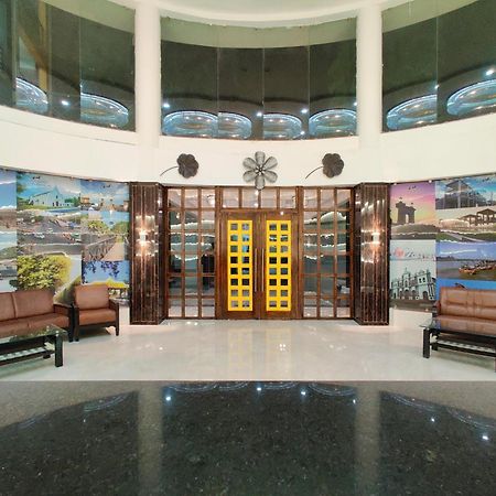 Golden Chariot Hotel Daman Bagian luar foto