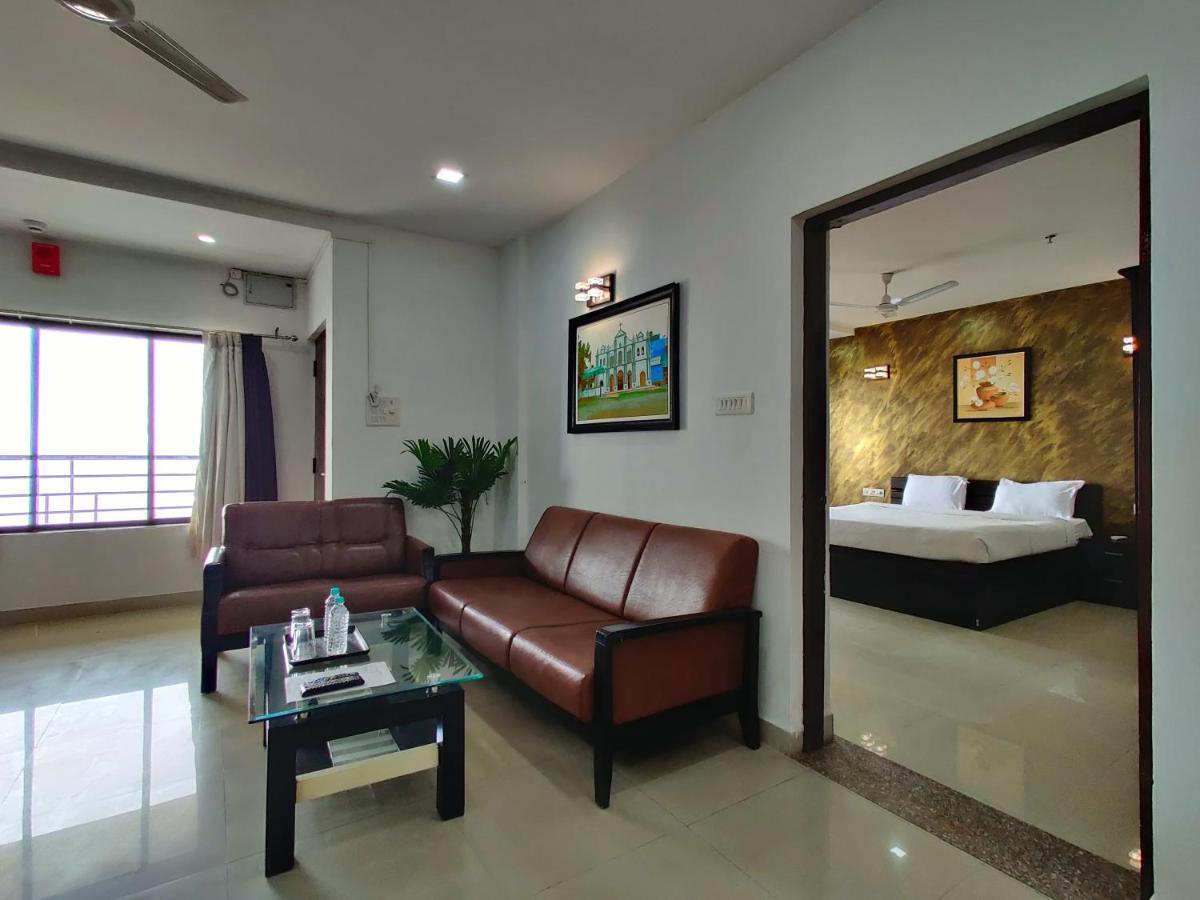 Golden Chariot Hotel Daman Bagian luar foto