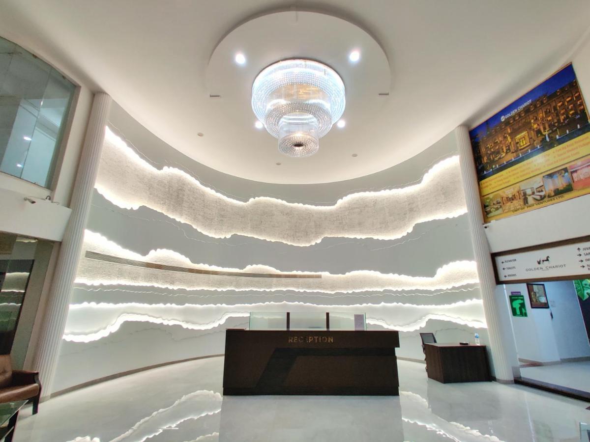 Golden Chariot Hotel Daman Bagian luar foto