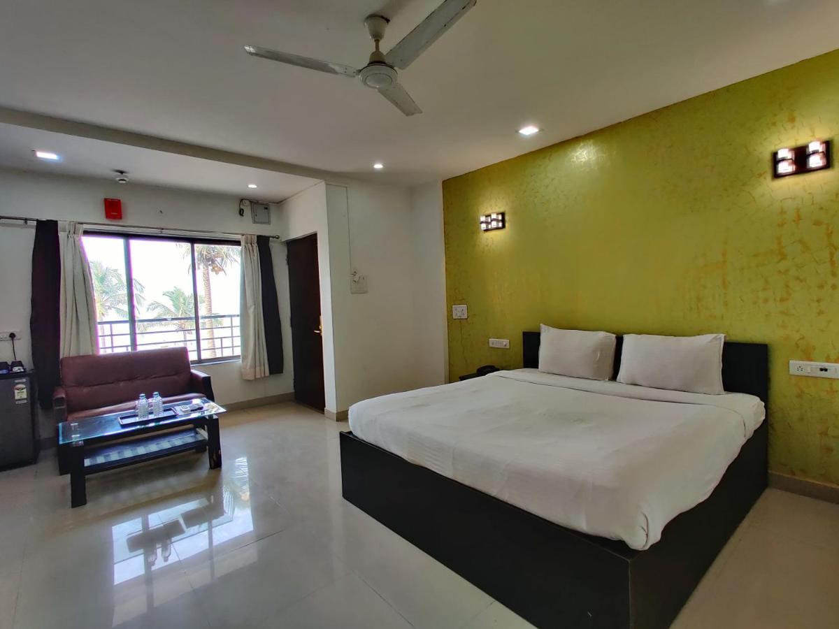 Golden Chariot Hotel Daman Bagian luar foto