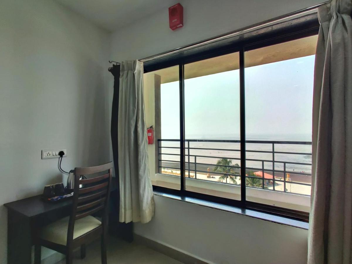 Golden Chariot Hotel Daman Bagian luar foto