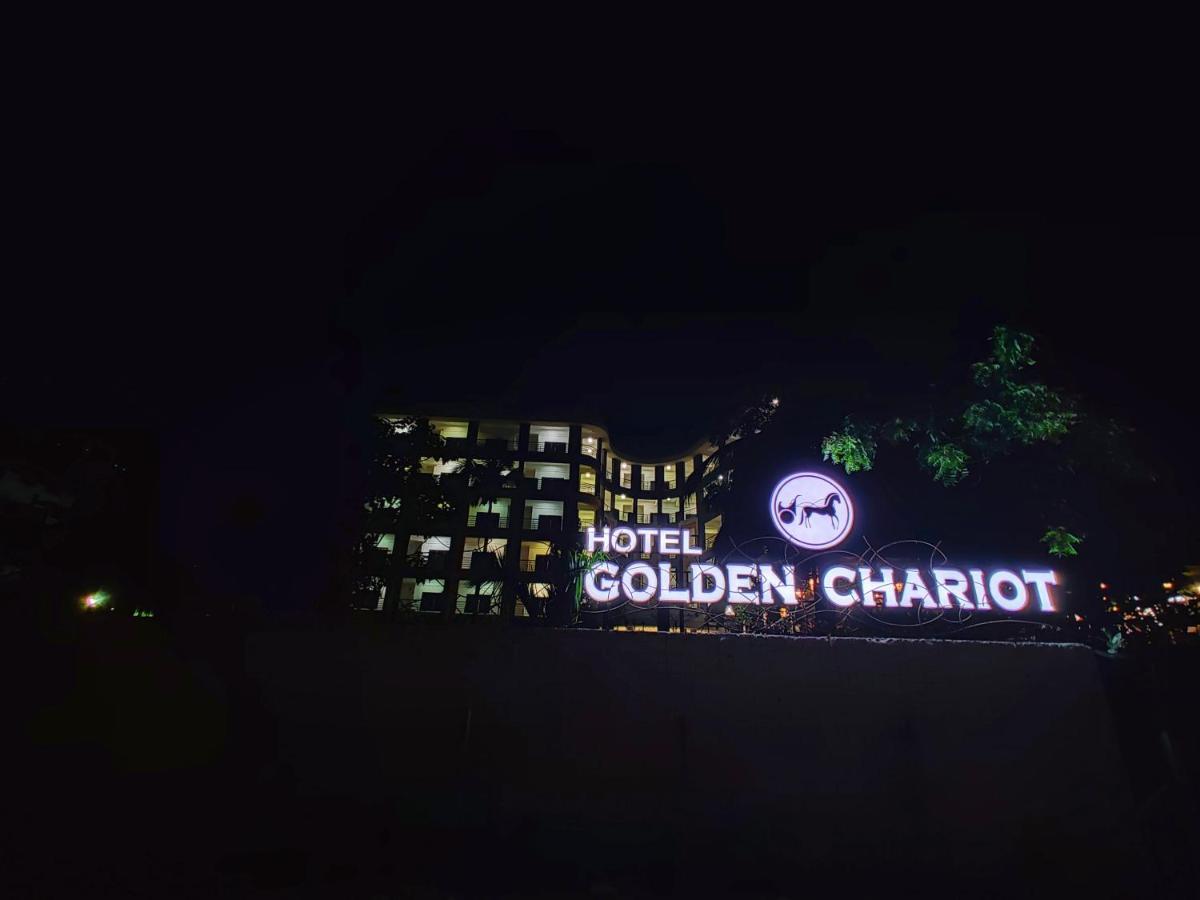 Golden Chariot Hotel Daman Bagian luar foto