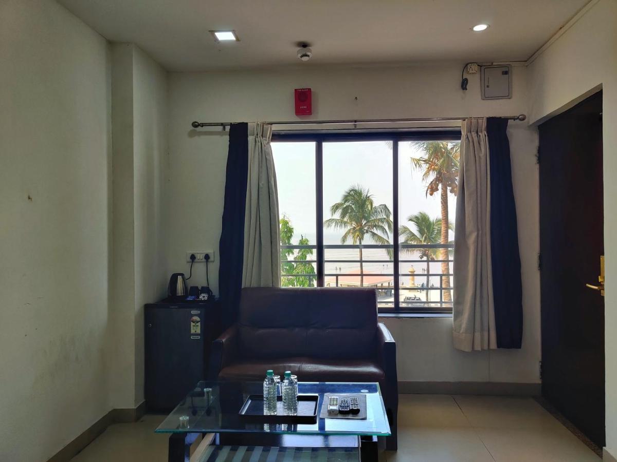 Golden Chariot Hotel Daman Bagian luar foto