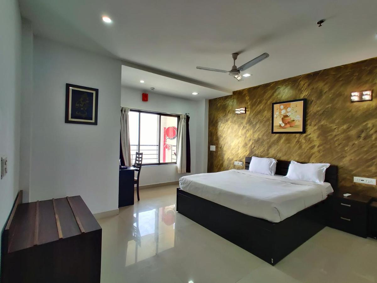 Golden Chariot Hotel Daman Bagian luar foto