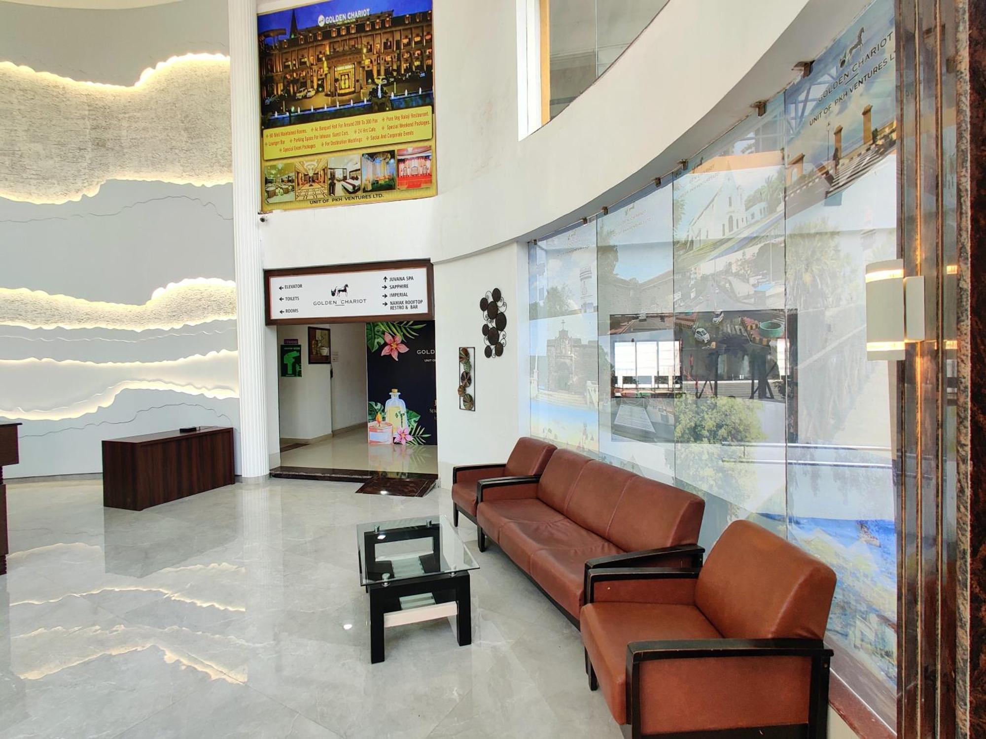 Golden Chariot Hotel Daman Bagian luar foto