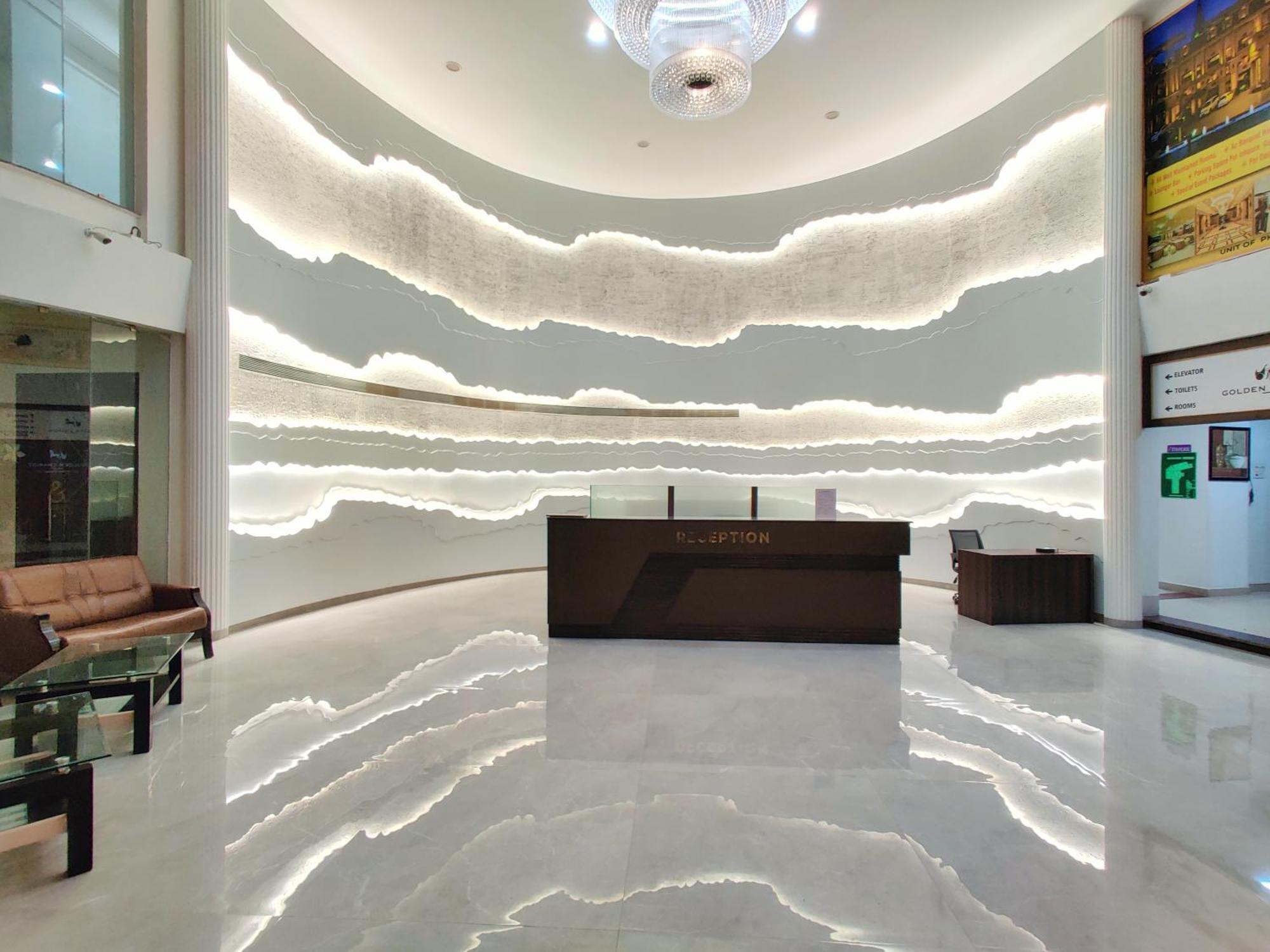 Golden Chariot Hotel Daman Bagian luar foto