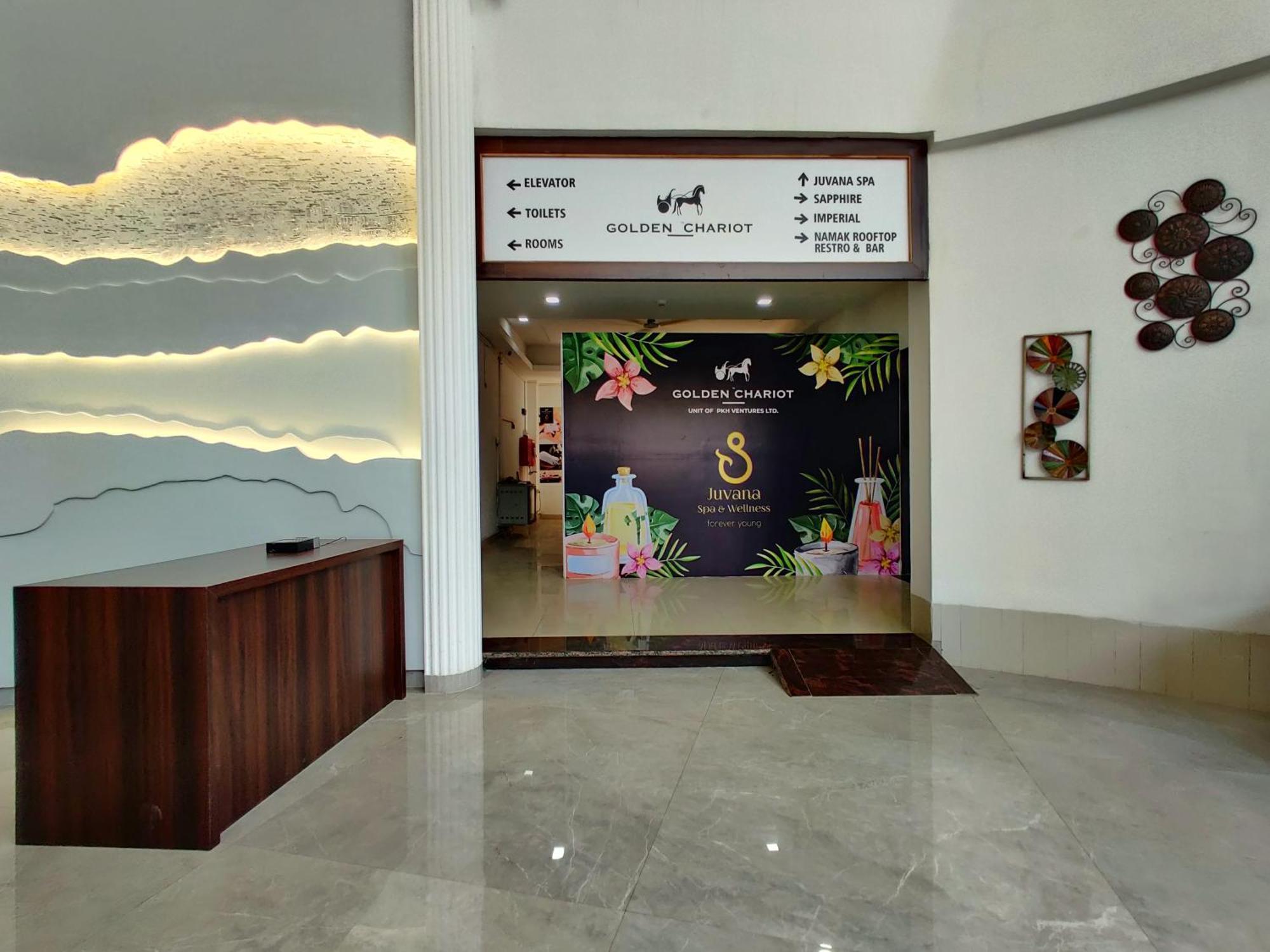 Golden Chariot Hotel Daman Bagian luar foto